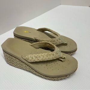 Volatile Beige Raffia Wedge Platform Thong Sandals Women’s Size 8